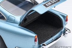 70288 1/18 ASTON MARTIN DB5 (CARIBBEAN PEARL/BLUE)