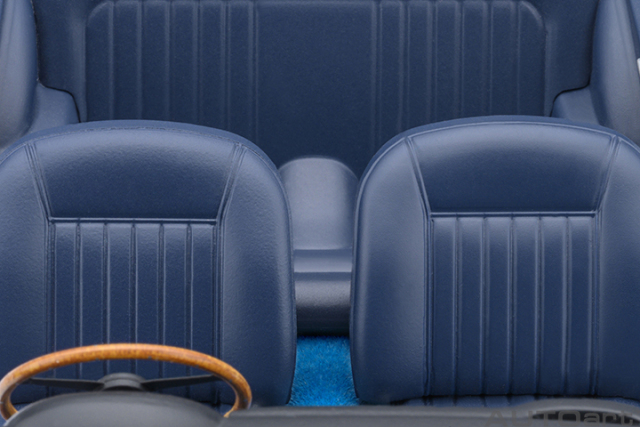 70288 1/18 ASTON MARTIN DB5 (CARIBBEAN PEARL/BLUE)