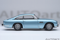 70288 1/18 ASTON MARTIN DB5 (CARIBBEAN PEARL/BLUE)