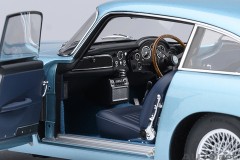70288 1/18 ASTON MARTIN DB5 (CARIBBEAN PEARL/BLUE)