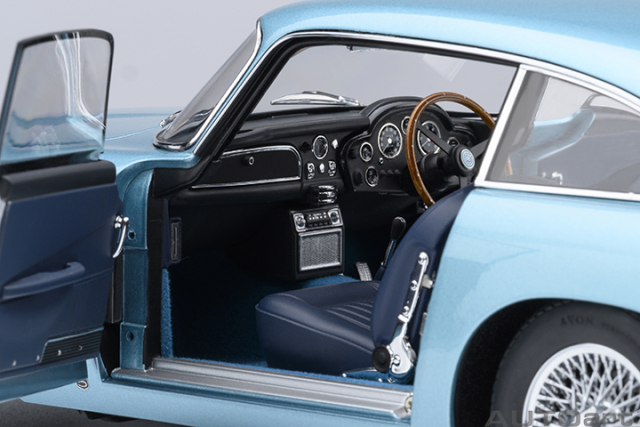 70288 1/18 ASTON MARTIN DB5 (CARIBBEAN PEARL/BLUE)