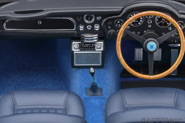 70288 1/18 ASTON MARTIN DB5 (CARIBBEAN PEARL/BLUE)