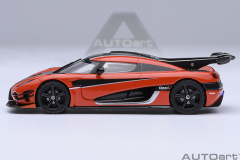 20044 1/64 KOENIGSEGG ONE : 1 (LAVA ORANGE/CARBON FIBER/SILVER ACCENTS)