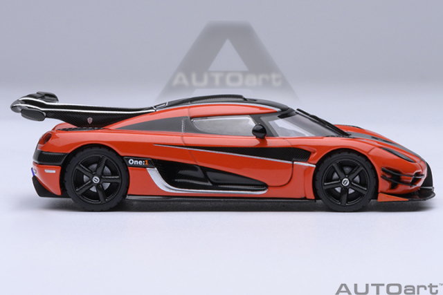 20044 1/64 KOENIGSEGG ONE : 1 (LAVA ORANGE/CARBON FIBER/SILVER ACCENTS)