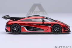 20040 1/64 KOENIGSEGG ONE : 1 (APPLE RED/CARBON FIBER/SILVER STRIPES)