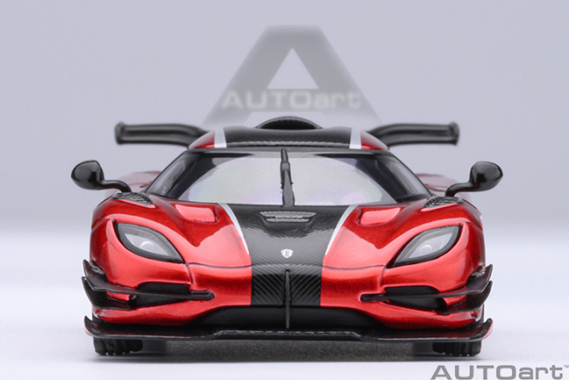20040 1/64 KOENIGSEGG ONE : 1 (APPLE RED/CARBON FIBER/SILVER STRIPES)