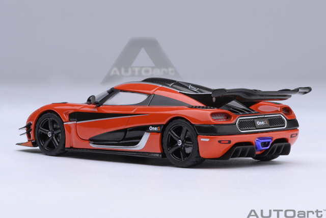 20044 1/64 KOENIGSEGG ONE : 1 (LAVA ORANGE/CARBON FIBER/SILVER ACCENTS)