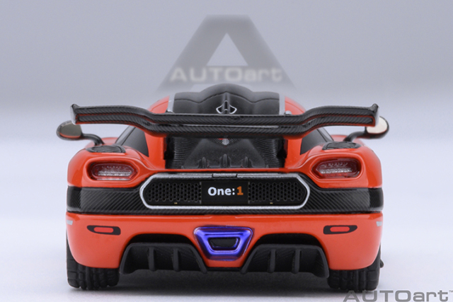 20044 1/64 KOENIGSEGG ONE : 1 (LAVA ORANGE/CARBON FIBER/SILVER ACCENTS)