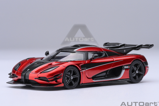20040 1/64 KOENIGSEGG ONE : 1 (APPLE RED/CARBON FIBER/SILVER STRIPES)