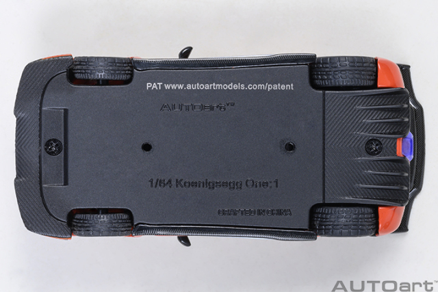 20044 1/64 KOENIGSEGG ONE : 1 (LAVA ORANGE/CARBON FIBER/SILVER ACCENTS)