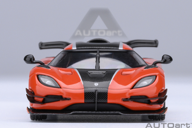 20044 1/64 KOENIGSEGG ONE : 1 (LAVA ORANGE/CARBON FIBER/SILVER ACCENTS)
