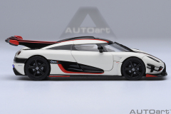 20041 1/64 KOENIGSEGG ONE : 1 (PEBBLE WHITE/CARBON BLACK /RED ACCENTS)