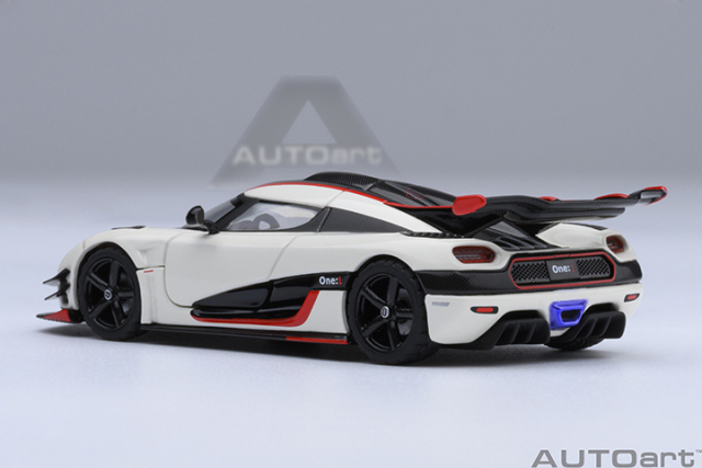20041 1/64 KOENIGSEGG ONE : 1 (PEBBLE WHITE/CARBON BLACK /RED ACCENTS)