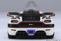 20041 1/64 KOENIGSEGG ONE : 1 (PEBBLE WHITE/CARBON BLACK /RED ACCENTS)