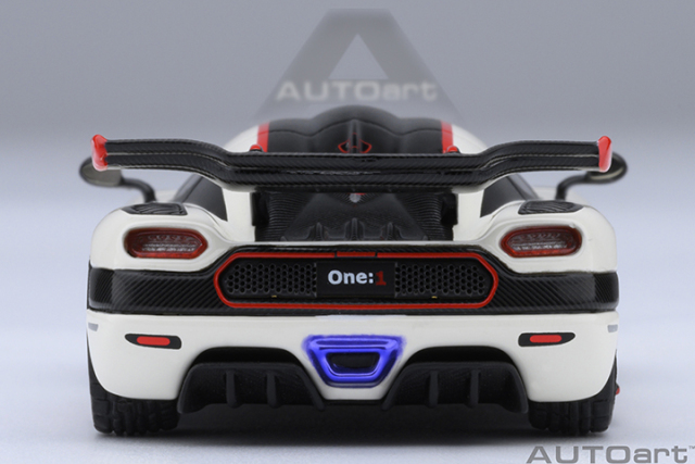 20041 1/64 KOENIGSEGG ONE : 1 (PEBBLE WHITE/CARBON BLACK /RED ACCENTS)