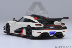 20041 1/64 KOENIGSEGG ONE : 1 (PEBBLE WHITE/CARBON BLACK /RED ACCENTS)