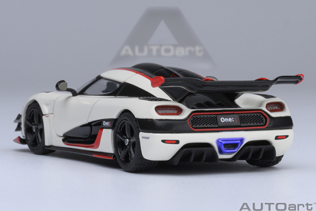 20041 1/64 KOENIGSEGG ONE : 1 (PEBBLE WHITE/CARBON BLACK /RED ACCENTS)