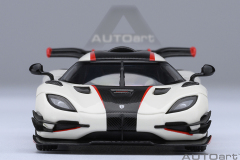 20041 1/64 KOENIGSEGG ONE : 1 (PEBBLE WHITE/CARBON BLACK /RED ACCENTS)