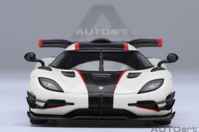 20041 1/64 KOENIGSEGG ONE : 1 (PEBBLE WHITE/CARBON BLACK /RED ACCENTS)