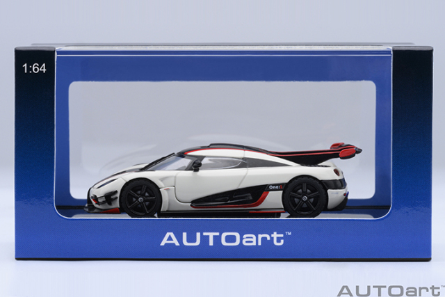 20041 1/64 KOENIGSEGG ONE : 1 (PEBBLE WHITE/CARBON BLACK /RED ACCENTS)