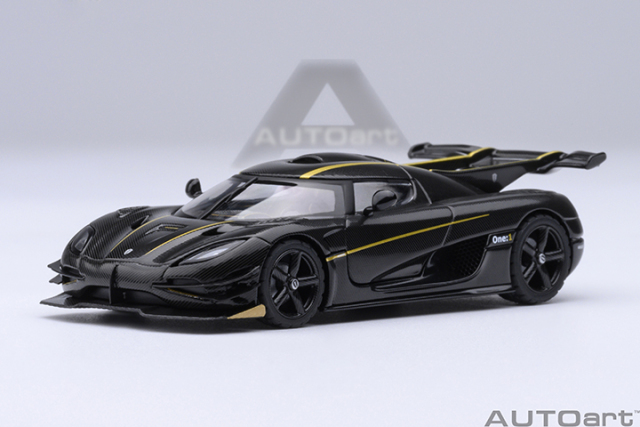 20043 1/64 KOENIGSEGG ONE : 1 (CLEAR CARBON FIBER/GOLD STRIPES)