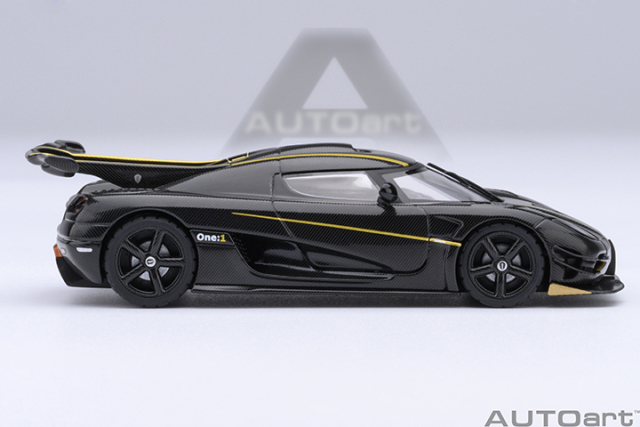 20043 1/64 KOENIGSEGG ONE : 1 (CLEAR CARBON FIBER/GOLD STRIPES)