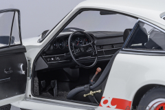 78030 1/18 PORSCHE 911 CARRERA 2.7 RS (GRAND PRIX WHITE/RED STRIPES)