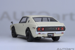 77478 1/18 NISSAN SKYLINE 2000 GT-R (KPGC110) TUNED VERSION (CARBON FIBER BONNET) (WHITE)