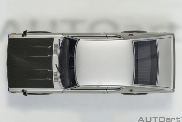 77477 1/18 NISSAN SKYLINE 2000 GT-R (KPGC110) TUNED VERSION (CARBON FIBER BONNET) (SILVER)