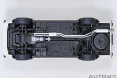 77478 1/18 NISSAN SKYLINE 2000 GT-R (KPGC110) TUNED VERSION (CARBON FIBER BONNET) (WHITE)