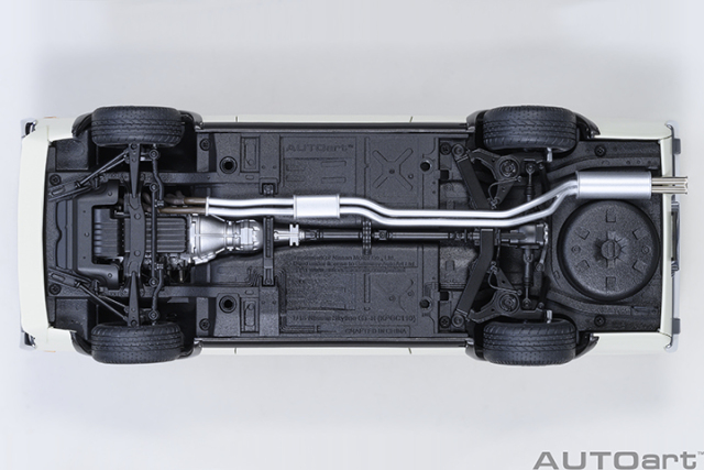 77478 1/18 NISSAN SKYLINE 2000 GT-R (KPGC110) TUNED VERSION (CARBON FIBER BONNET) (WHITE)