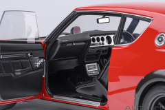 77479 1/18 NISSAN SKYLINE 2000 GT-R (KPGC110) TUNED VERSION (CARBON FIBER BONNET) (RED)