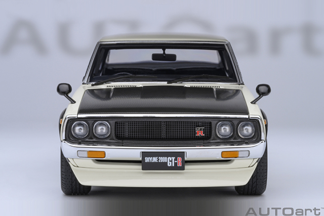 77478 1/18 NISSAN SKYLINE 2000 GT-R (KPGC110) TUNED VERSION (CARBON FIBER BONNET) (WHITE)