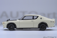 77478 1/18 NISSAN SKYLINE 2000 GT-R (KPGC110) TUNED VERSION (CARBON FIBER BONNET) (WHITE)