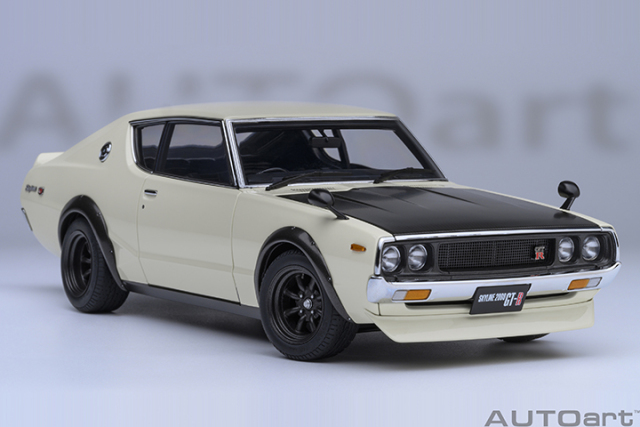 77478 1/18 NISSAN SKYLINE 2000 GT-R (KPGC110) TUNED VERSION (CARBON FIBER BONNET) (WHITE)