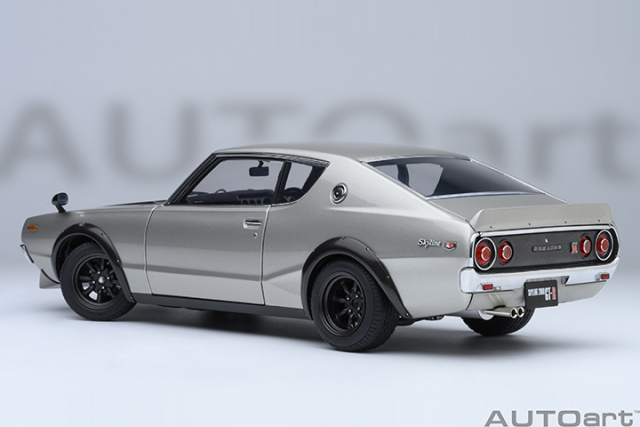 77477 1/18 NISSAN SKYLINE 2000 GT-R (KPGC110) TUNED VERSION (CARBON FIBER BONNET) (SILVER)