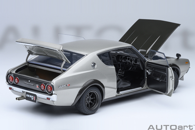 77477 1/18 NISSAN SKYLINE 2000 GT-R (KPGC110) TUNED VERSION (CARBON FIBER BONNET) (SILVER)