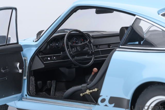 78032 1/18 PORSCHE 911 CARRERA 2.7 RS (GULF BLUE/BLACK STRIPES)