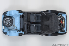 78032 1/18 PORSCHE 911 CARRERA 2.7 RS (GULF BLUE/BLACK STRIPES)