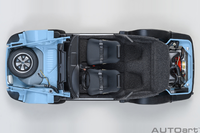 78032 1/18 PORSCHE 911 CARRERA 2.7 RS (GULF BLUE/BLACK STRIPES)