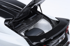 77511 1/18 NISSAN GT-R50 BY ITALDESIGN (METALLIC WHITE/BLACK)