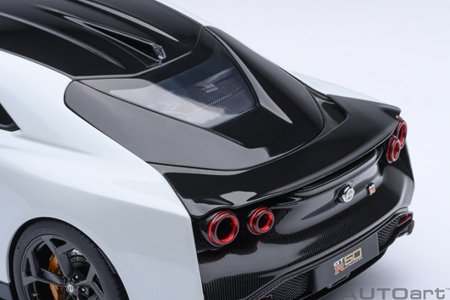 77511 1/18 NISSAN GT-R50 BY ITALDESIGN (METALLIC WHITE/BLACK)