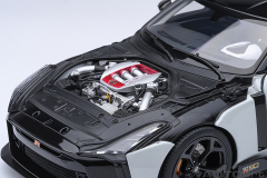 77511 1/18 NISSAN GT-R50 BY ITALDESIGN (METALLIC WHITE/BLACK)
