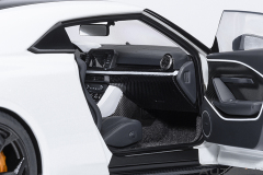 77511 1/18 NISSAN GT-R50 BY ITALDESIGN (METALLIC WHITE/BLACK)