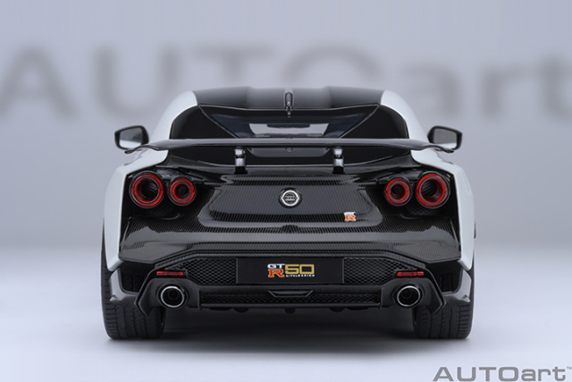 77511 1/18 NISSAN GT-R50 BY ITALDESIGN (METALLIC WHITE/BLACK)