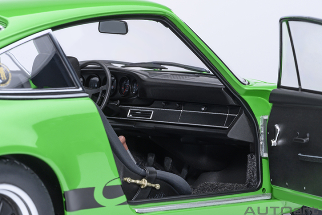 78034 1/18 PORSCHE 911 CARRERA 2.7 RS (VIPER GREEN/BLACK STRIPES)