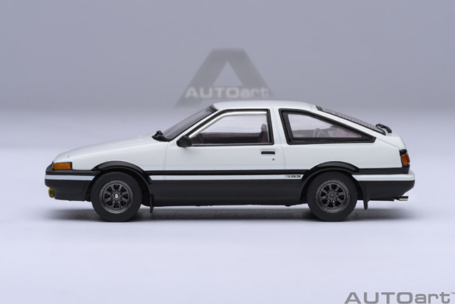 20031 1/64 TOYOTA SPRINTER TRUENO (AE86) "INITIAL D"