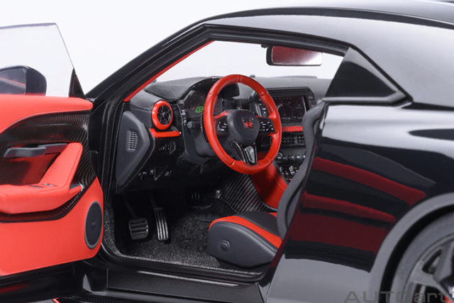 77513 1/18 NISSAN GT-R50 BY ITALDESIGN (BLACK / MATT BLACK)