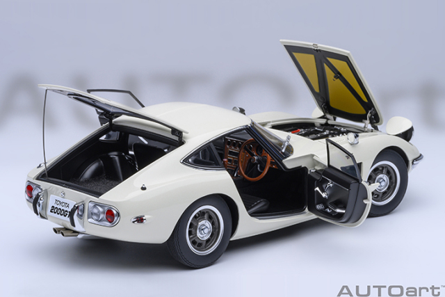 79546 1/18 TOYOTA 2000GT 1967 (WHITE)