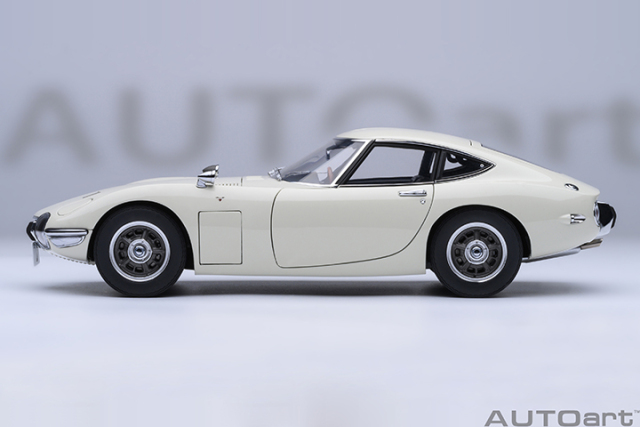 79546 1/18 TOYOTA 2000GT 1967 (WHITE)